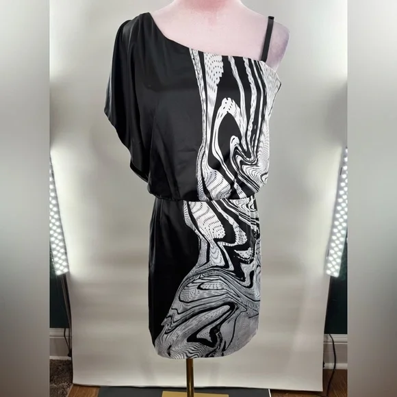 EUC Jessica Simpson One Shoulder Dress - Picture 3 of 8